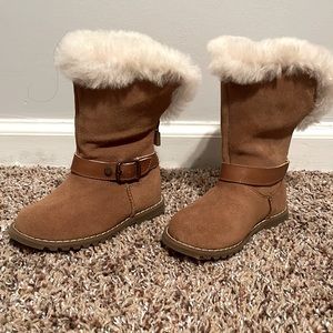 UGG- size 7 for toddler shoes.